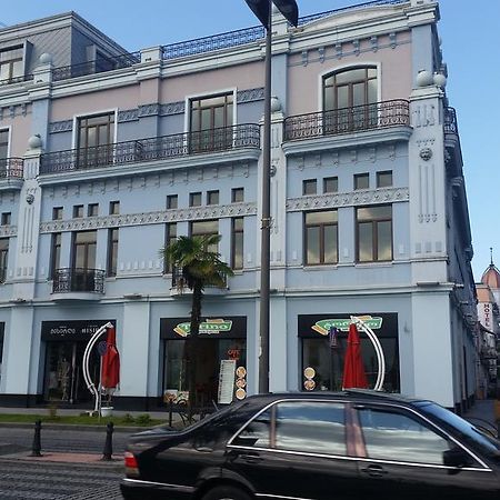 Nini'S Apartments Батумі Екстер'єр фото