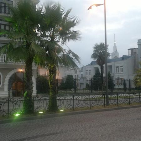 Nini'S Apartments Батумі Екстер'єр фото
