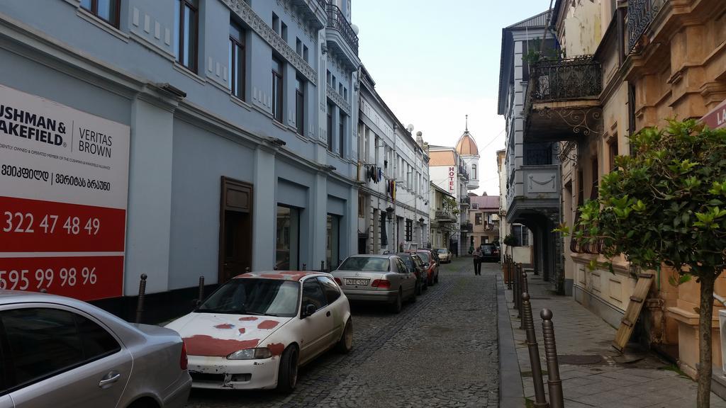 Nini'S Apartments Батумі Екстер'єр фото