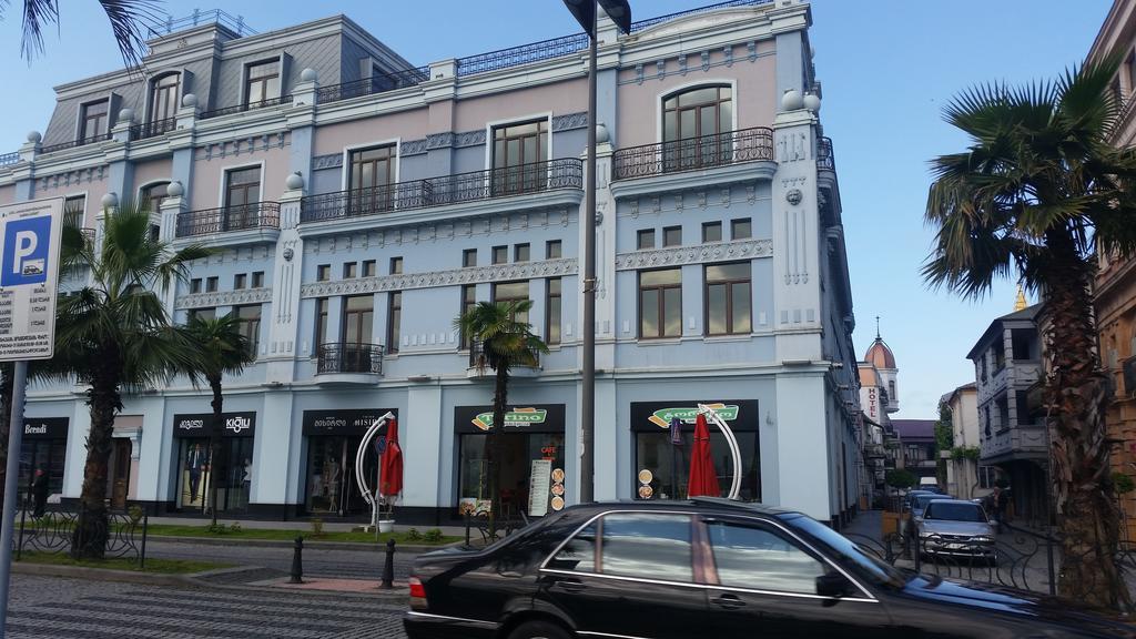 Nini'S Apartments Батумі Екстер'єр фото