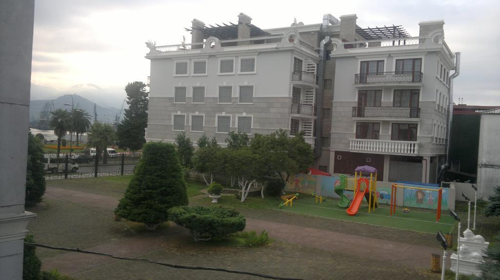 Nini'S Apartments Батумі Екстер'єр фото